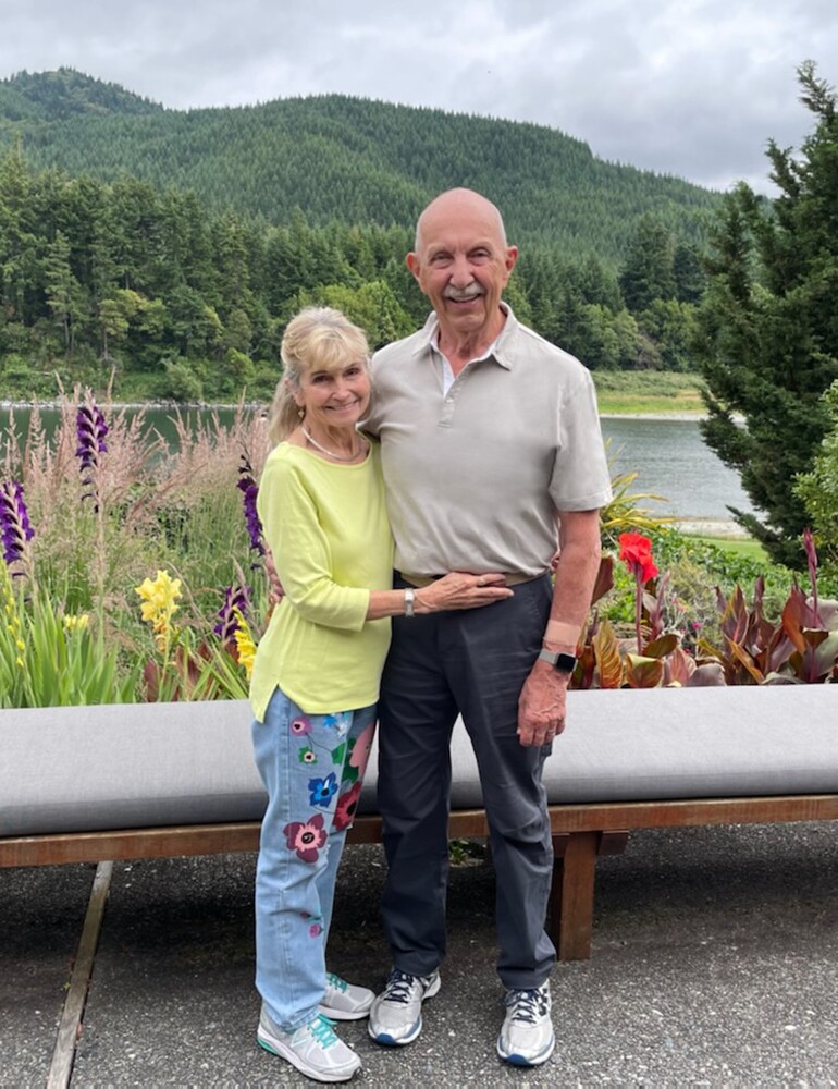 Peter and Jan standing in front of a river